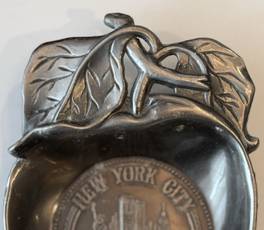 Vintage NYC Big Apple-World Trade Ctr.-Souvenir Ashtray Trinket Dish-5″ x 3.75″