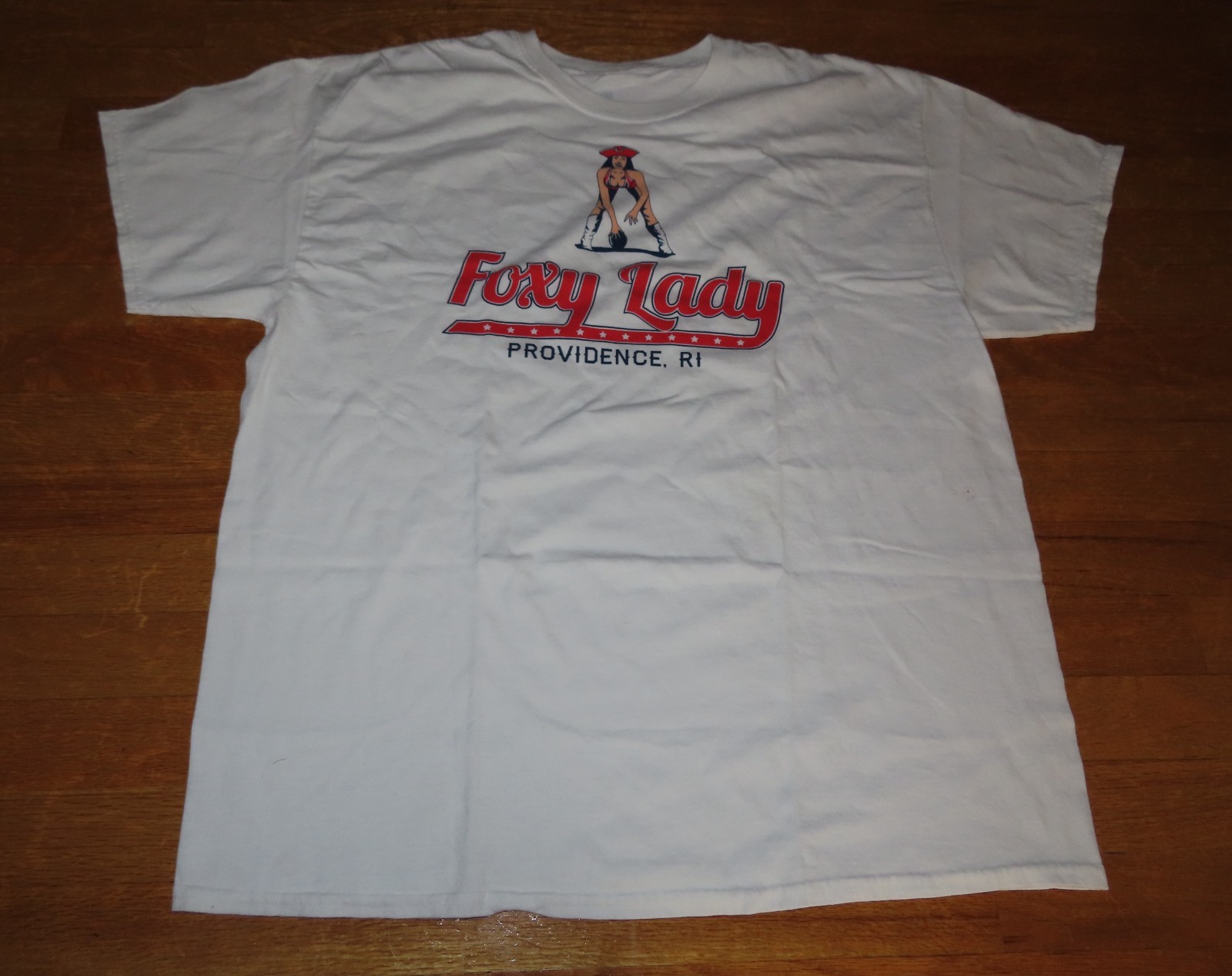Vintage FOXY LADY Providence, RI (XL) T-Shirt NEW ENGLAND PATRIOTS