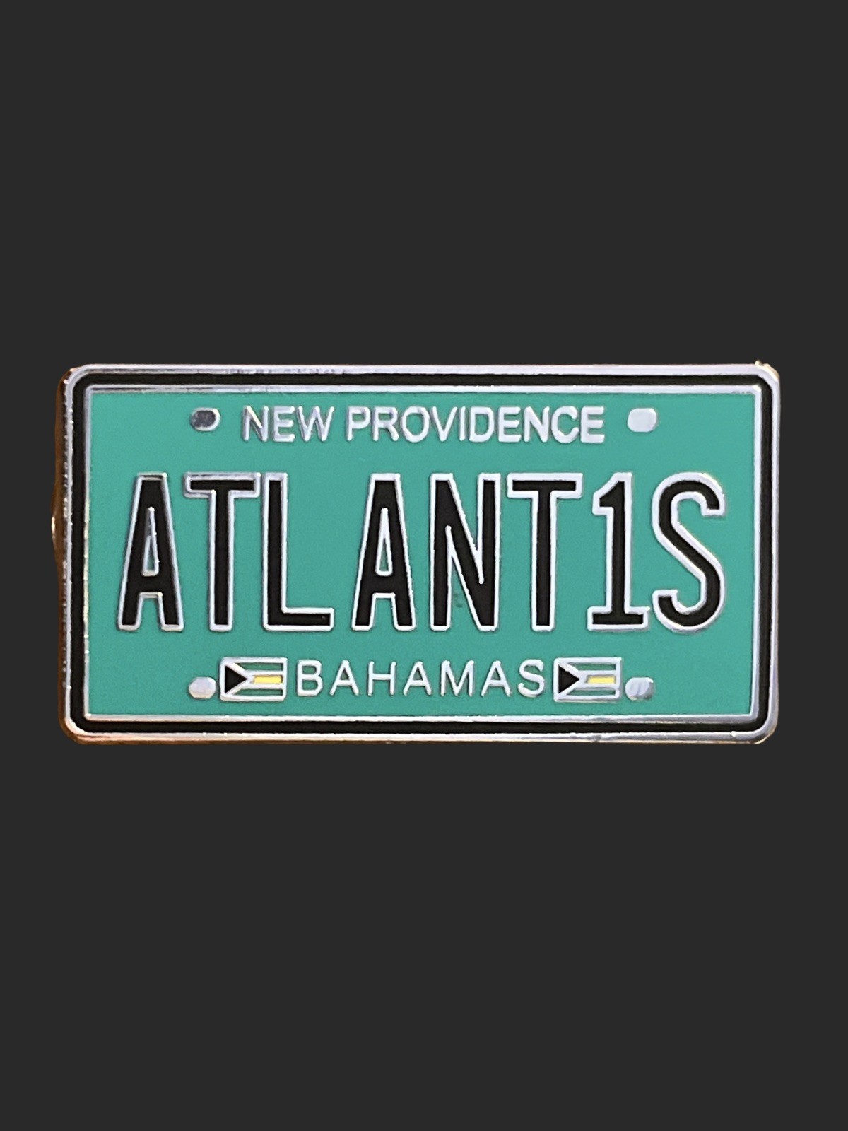 ATLANTIS RESORT LAPEL PIN NASSAU BAHAMAS SOUVENIR not magnet shirt hat mug golf