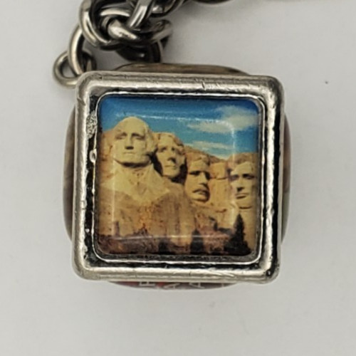 Mount Rushmore South Dakota Souvenir Metal Dice Keychain Keyring with Claw