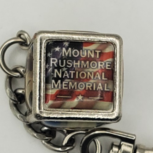 Mount Rushmore South Dakota Souvenir Metal Dice Keychain Keyring with Claw