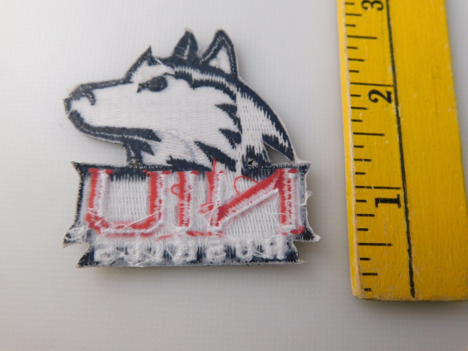 NIU HUSKIES NORTHERN ILLINOIS UNIVERSITY FOOTBALL PATCH SCHOOL SPORTS SOUVENIR