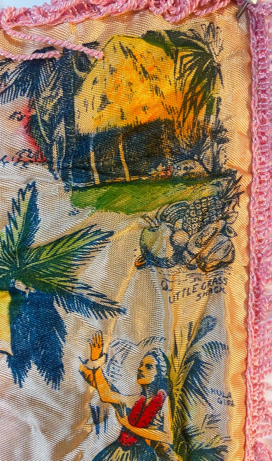 VINTAGE HAWAIIAN SOUVENIR WORLD WAR TWO PERIOD DECO PILLOWCASE