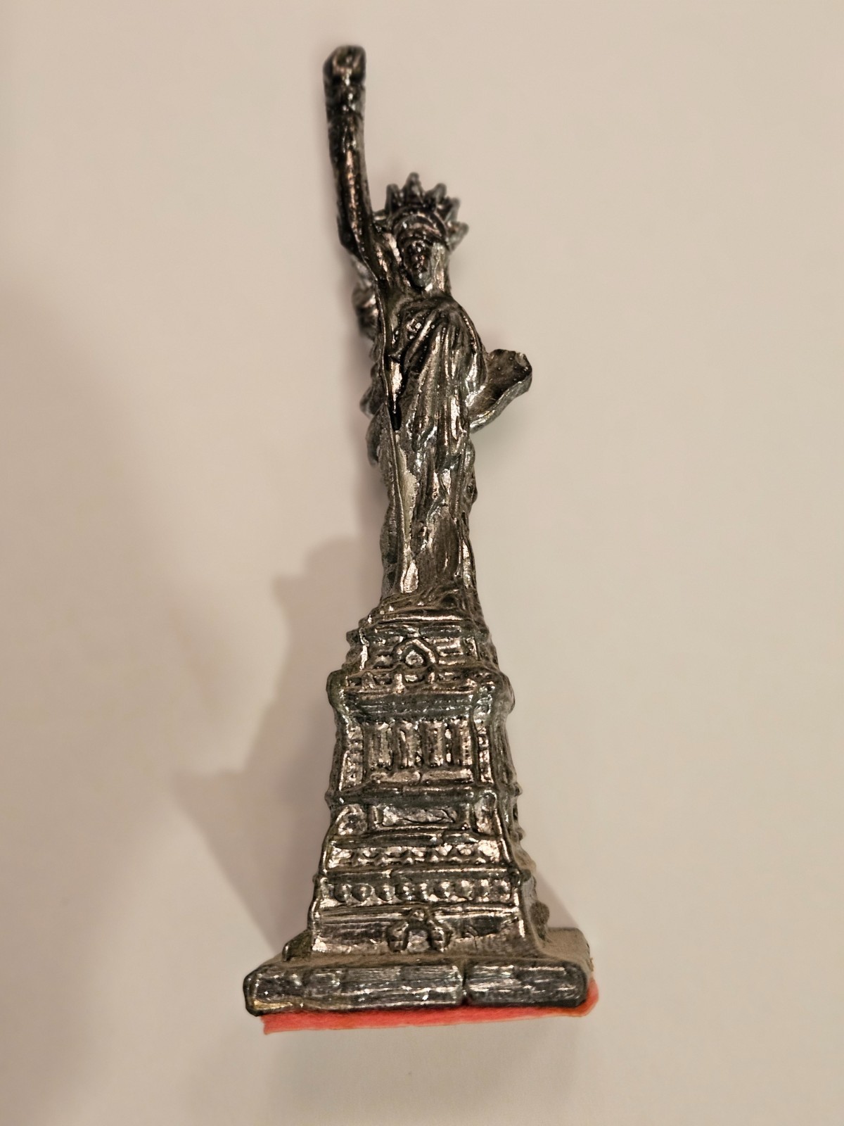Vintage 4.5″ Metal Souvenir The Statue Of Liberty. Unbranded in Box