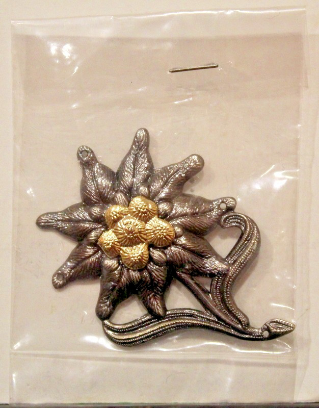 German Mountain Troops Gebirgsjäger Edelweiss Insignia Hat Cap Device Badge