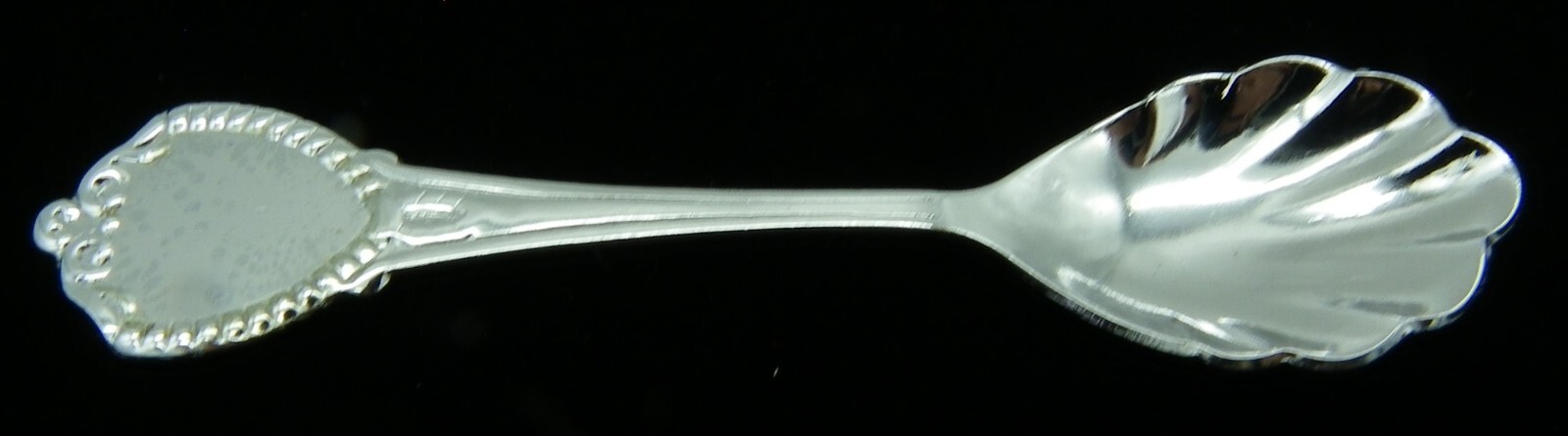Vintage Imperial Design Unbranded Missing Emblem Collector’s Souvenir ShellSpoon