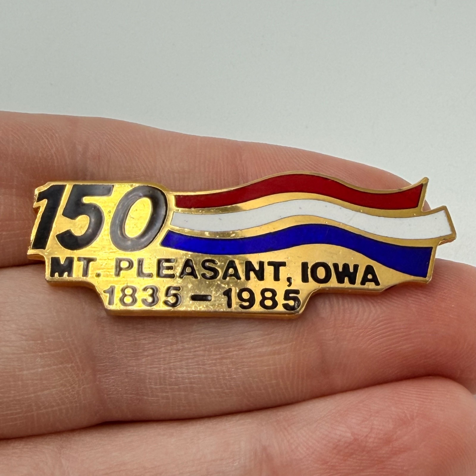 1985 Mt Pleasant Iowa Lapel Pin 150th Anniversary Flag Colors Vintage
