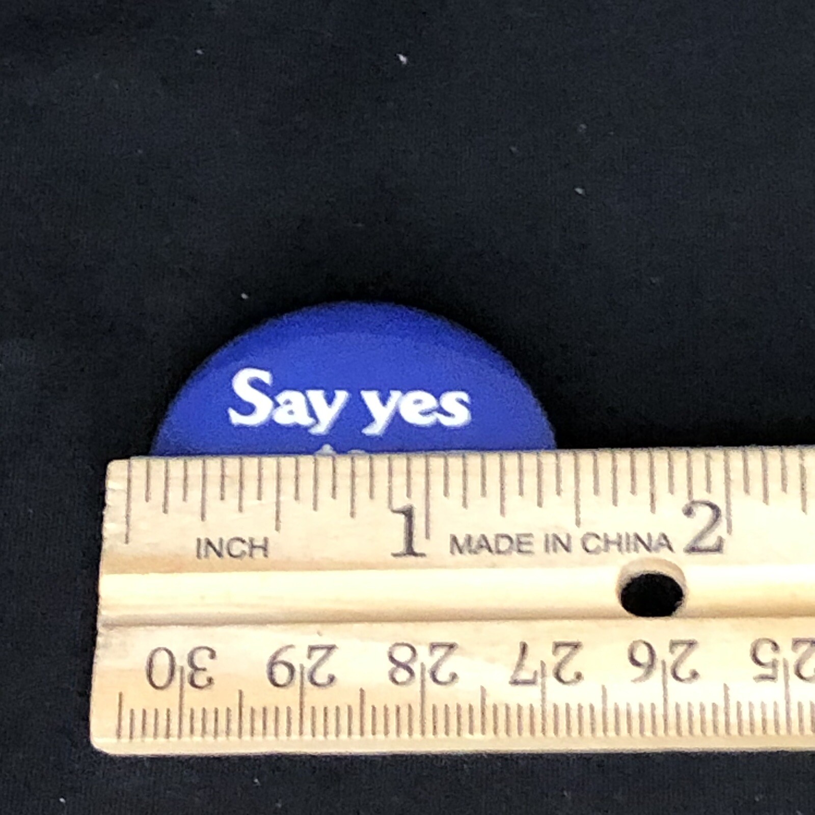 VTG 1980s SAY YES TO MICHIGAN Pin Button Michigan Tourism Rare Blue Color 1.5”