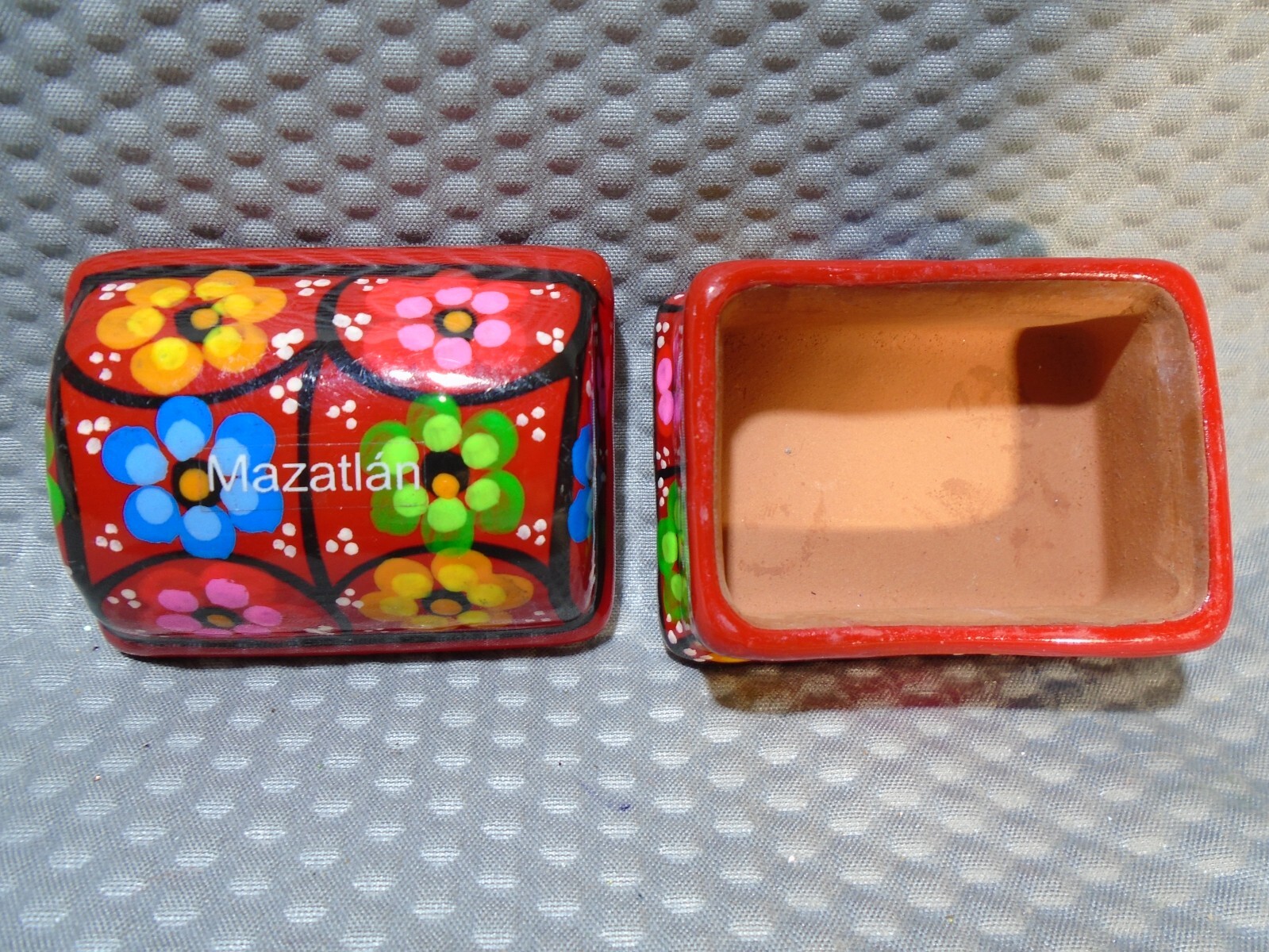 HANDMADE AND PAINTED MAZATLAN MINIATURE TRINKET BOX 1.25″ X 2.25″ UNBRANDED