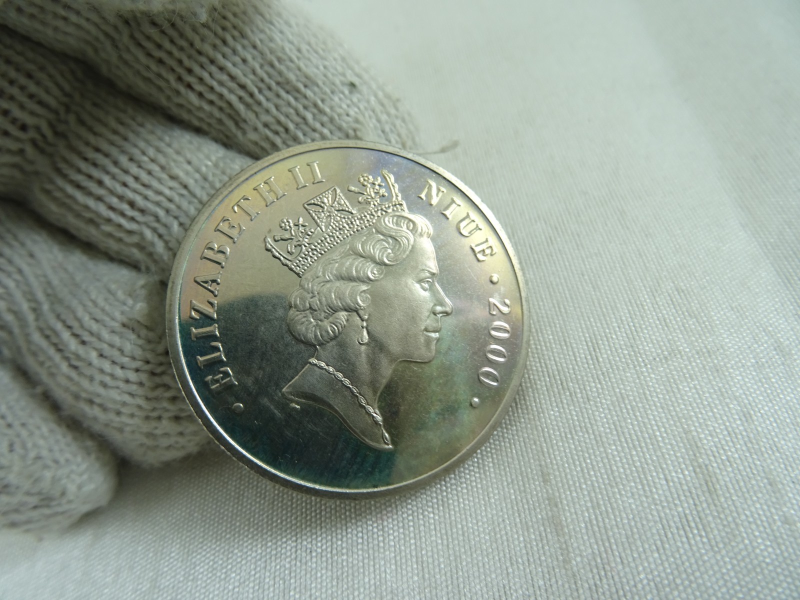1999 UK Total Eclipse of the Sun Commemorative L2 Coin Silver uncirculated