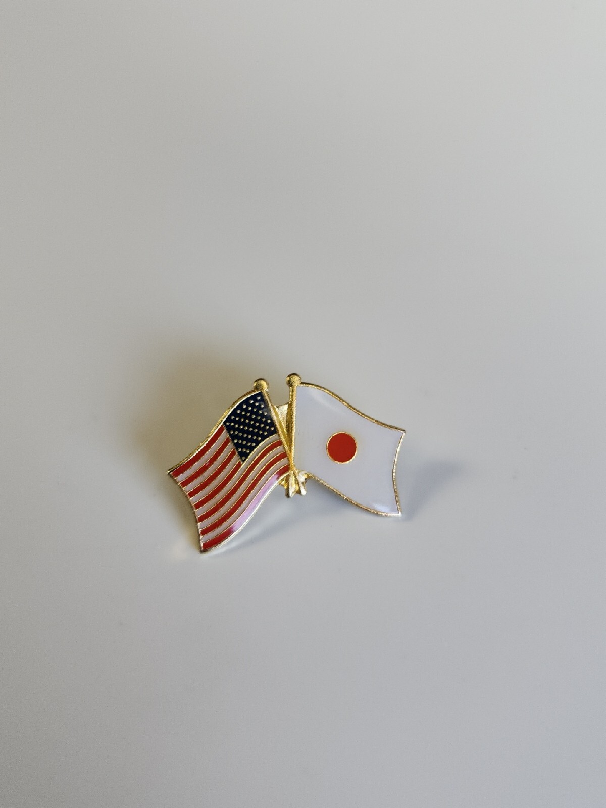 United States & Japan Friendship Crossed Flags Lapel Pin