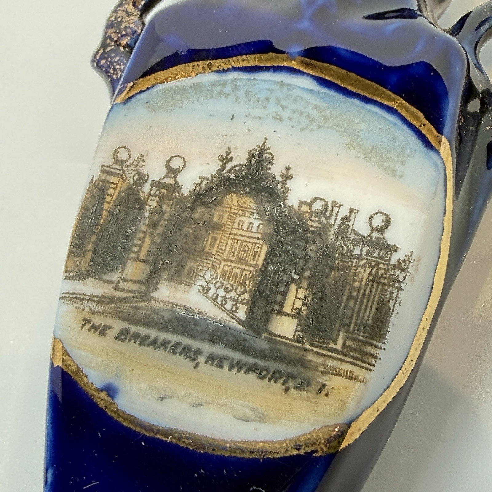 NEWPORT , RHODE ISLAND RI THE BREAKERS Antique Blue Cobalt Souvenir Vase