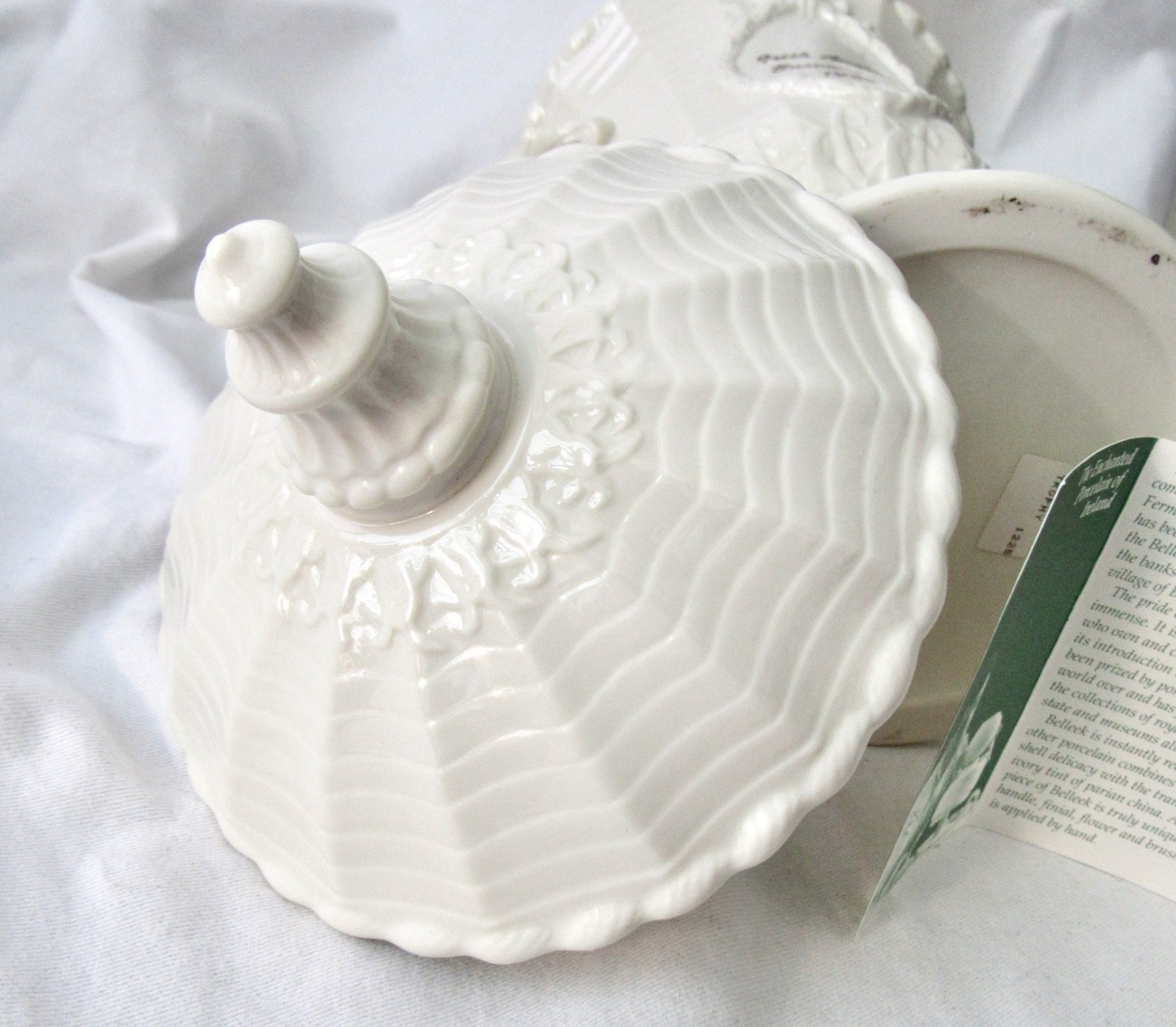 Belleek Ireland 1994 Irish America Business 100 Lidded Urn Trophy 12″ Pristine