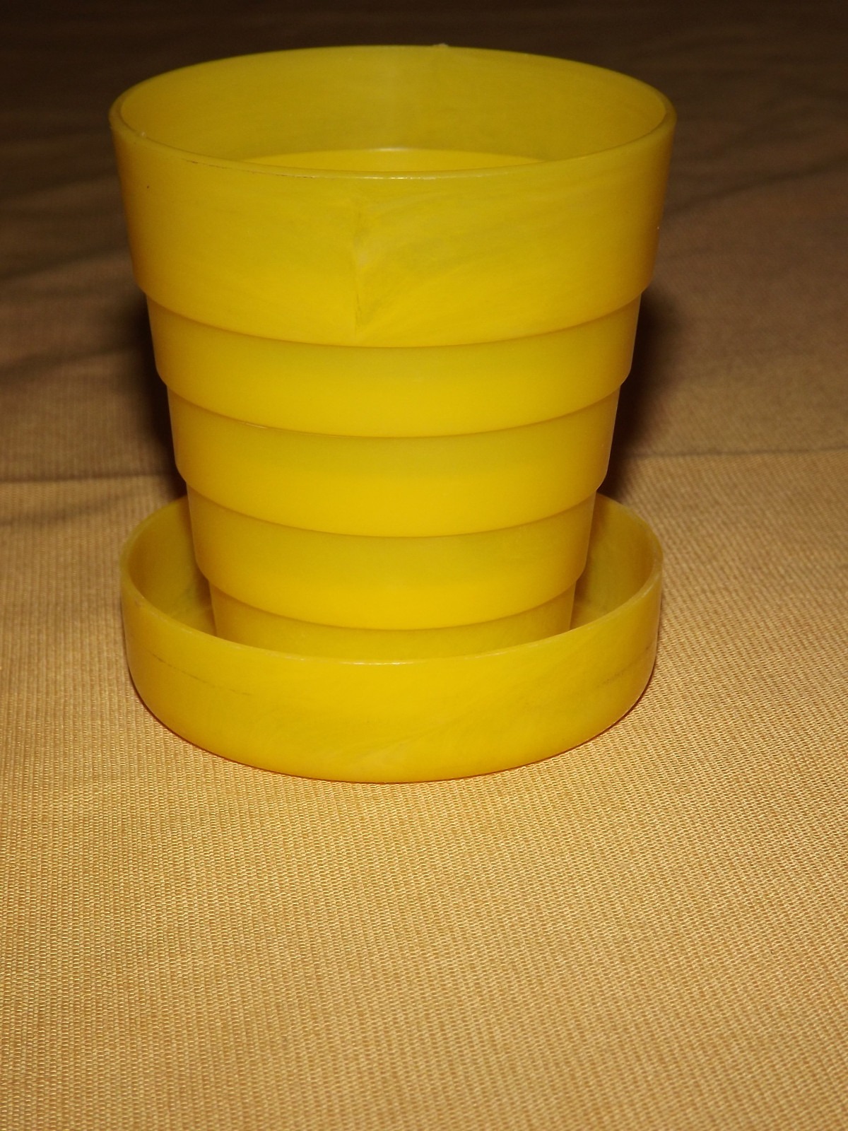 VINTAGE COLORFUL DENVER COLORADO SOUVENIR COLLAPSIBLE YELLOW TRAVEL CUP