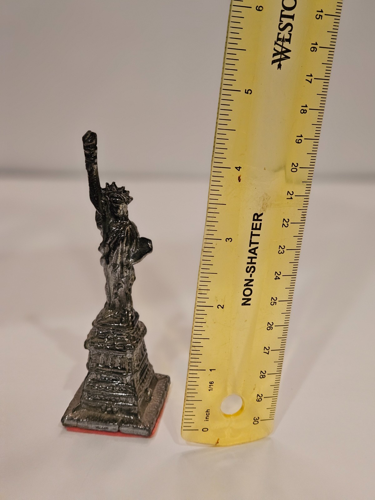 Vintage 4.5″ Metal Souvenir The Statue Of Liberty. Unbranded in Box