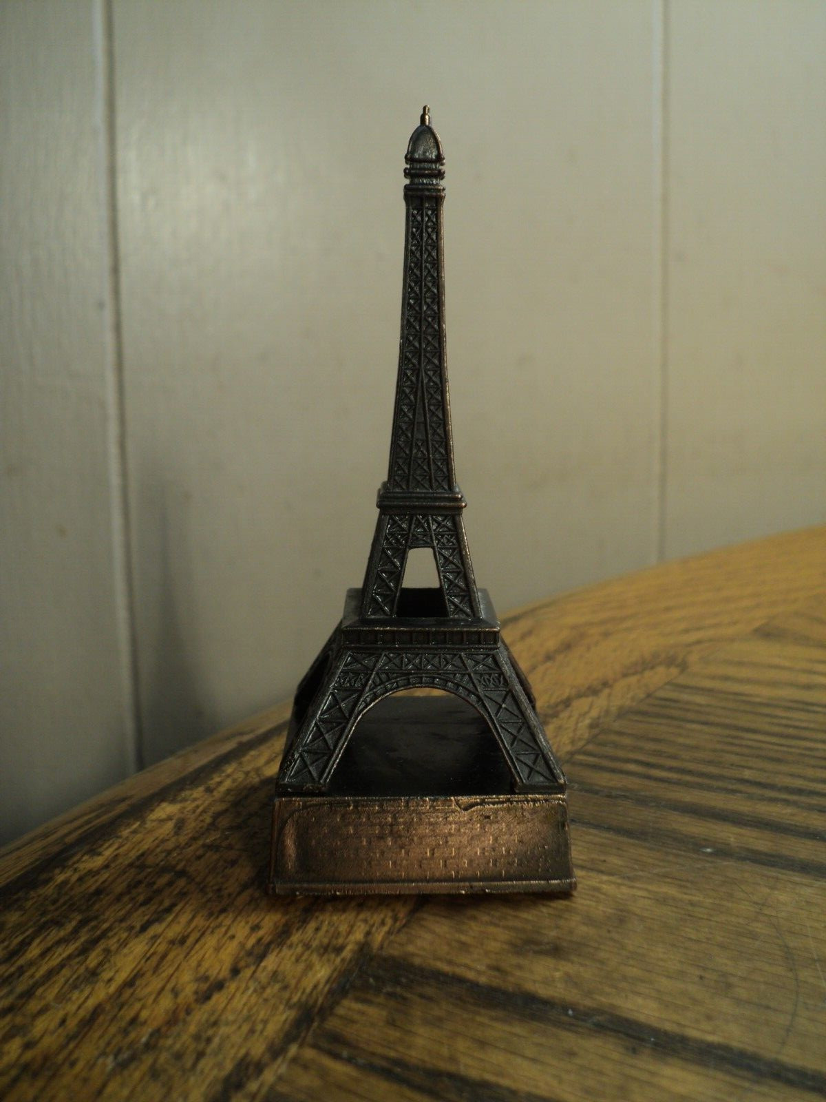 Vintage Unbranded Eiffel Tower Pencil Sharpener – 3-15/16″ Tall China