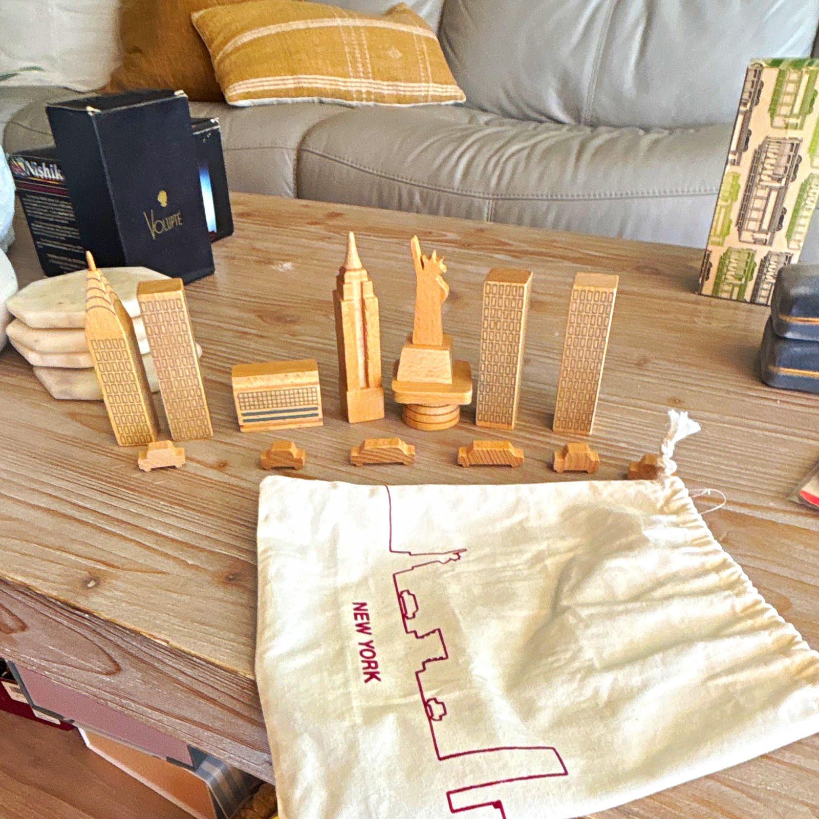 New York Wooden Skyline Landmark Figurine Set w/ Bag “NEW YORK” collectors