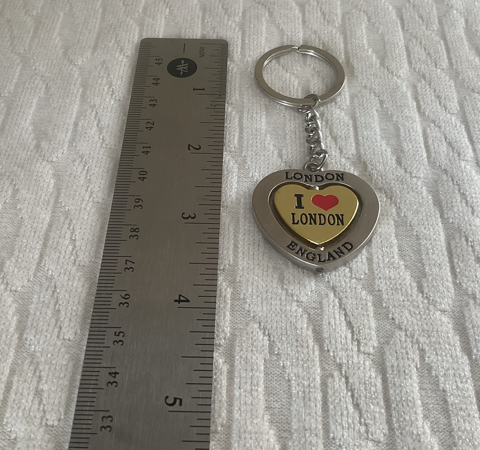 London UK Souvenir Spinner Keychain Gold Tone Shape: Rectangle 1.3 x 1.4”