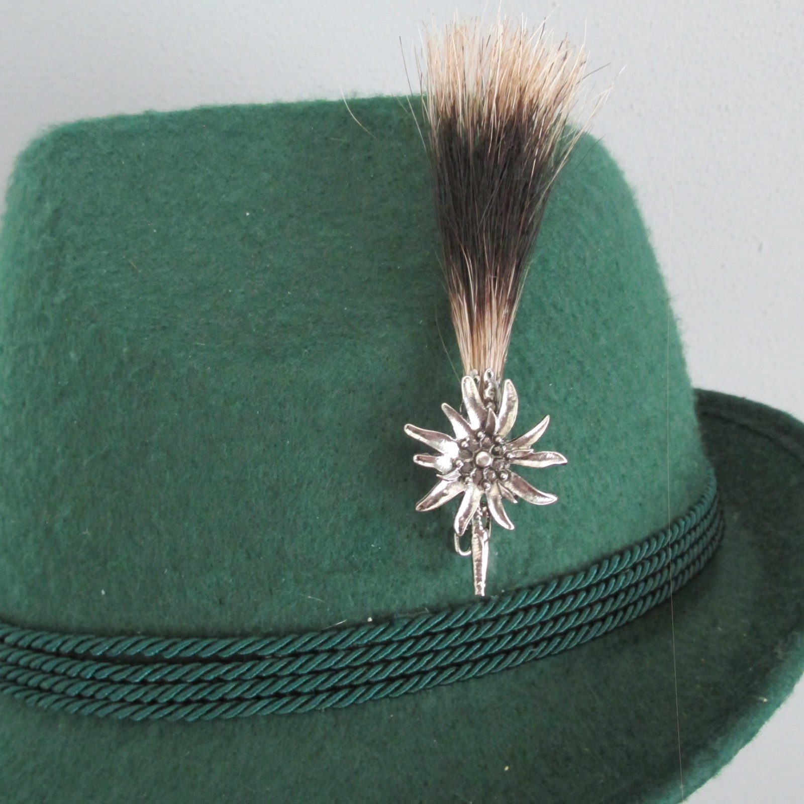 Gamsbart with Edelweiss Oktoberfest/German Hat Pin
