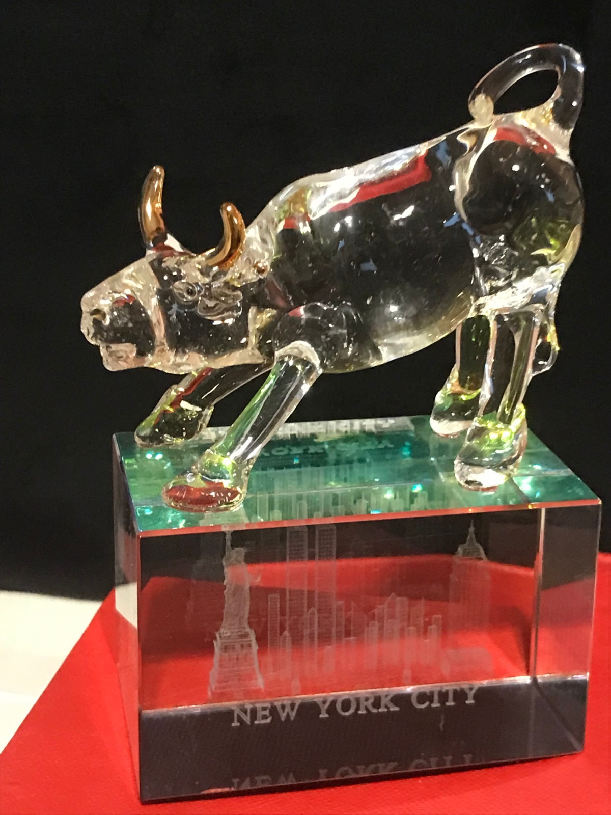 NYC Souvenir Wall Street Bull New York City Etched Glass Paperweight Twin Towers