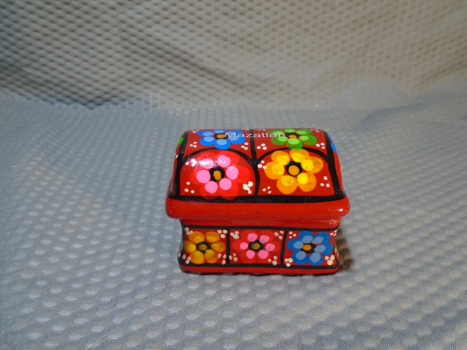 HANDMADE AND PAINTED MAZATLAN MINIATURE TRINKET BOX 1.25″ X 2.25″ UNBRANDED