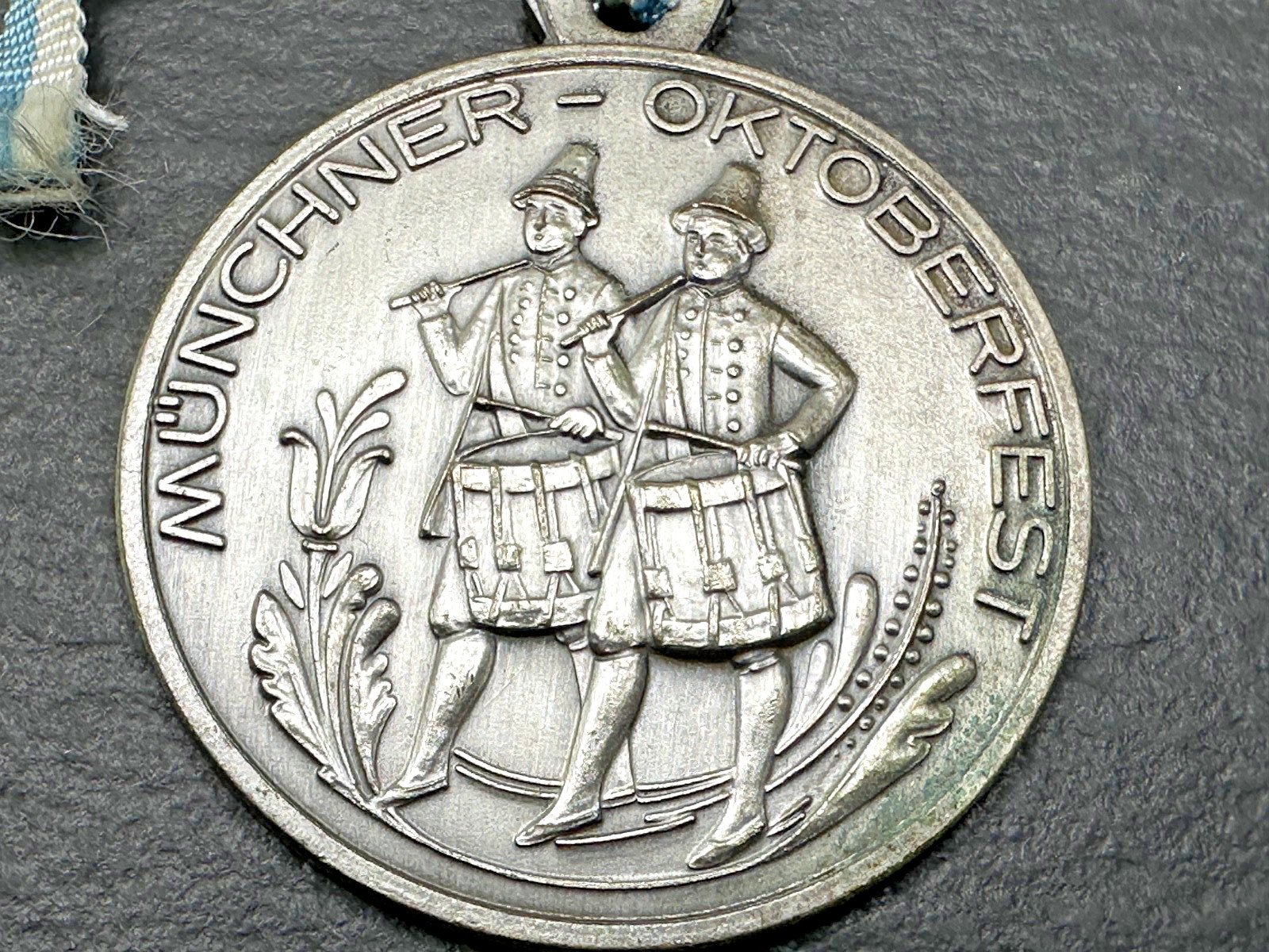 VINTAGE MUNICH GERMANY OKTOBERFEST COMMEMORATIVE MEDAL N288
