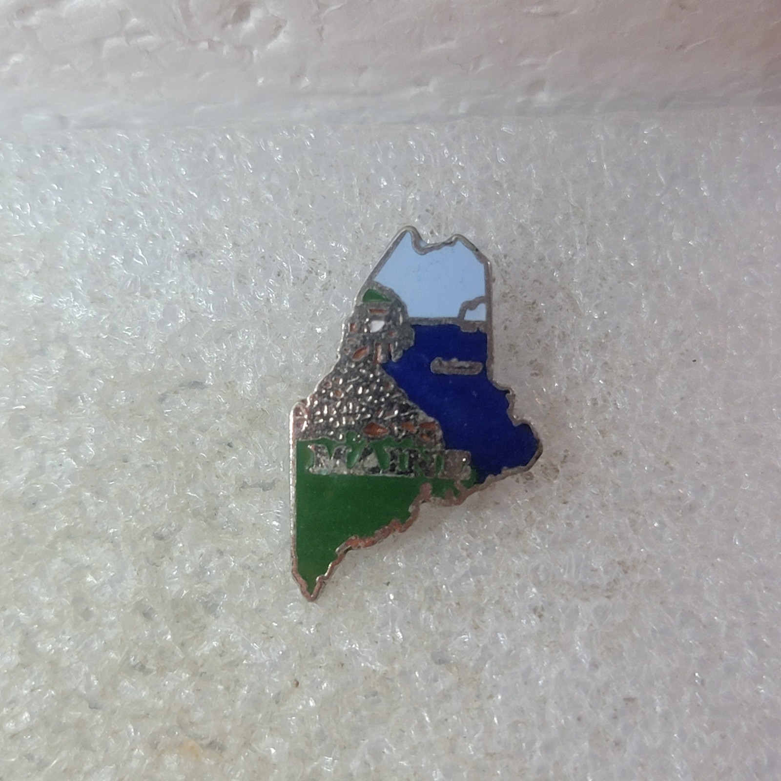Maine State Map Pin Multicolor Regional Design Silver Center Souvenir Badge USA