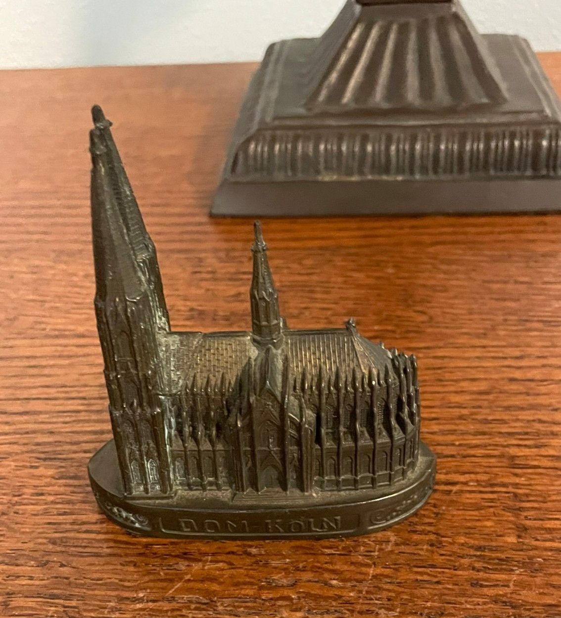 Vintage Dom-Köln Cologne Cathedral Bronze Tone Metal Souvenir Figurine Germany