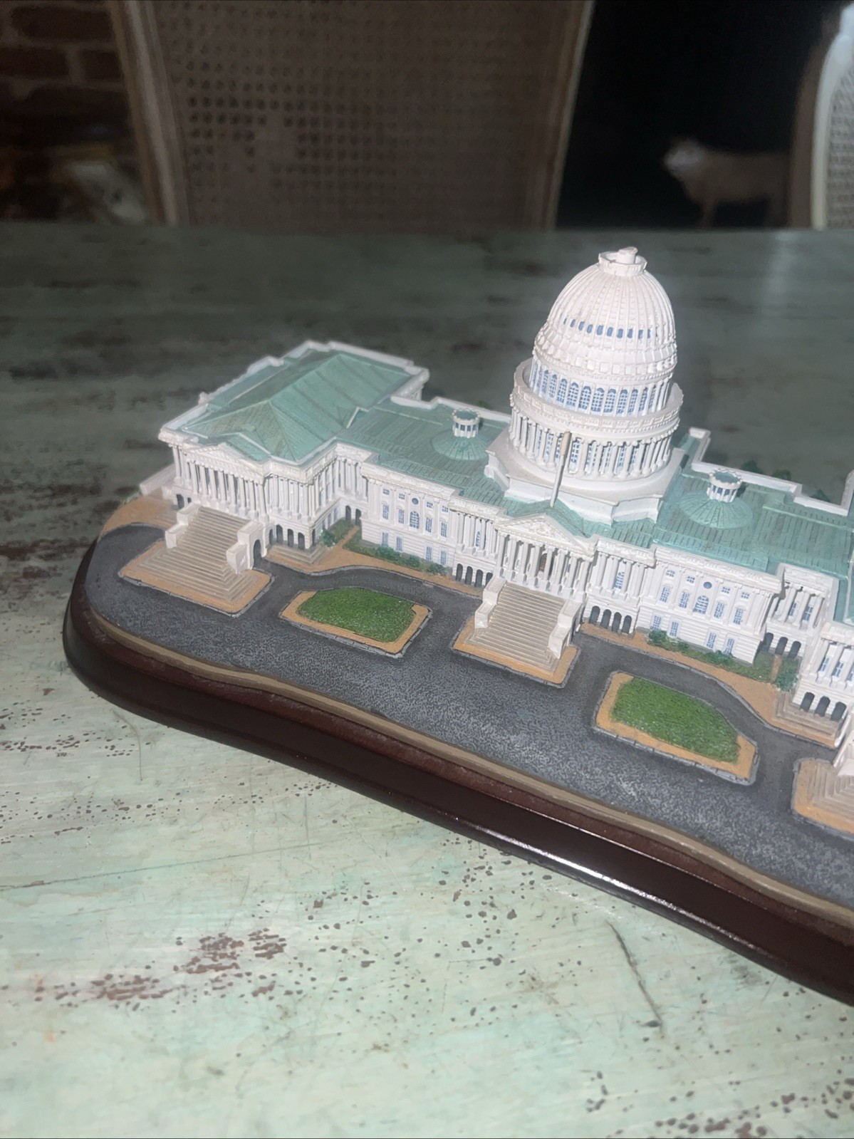 The Danbury Mint U.S. Capitol Great Buildings Sculpture 8 x 11″