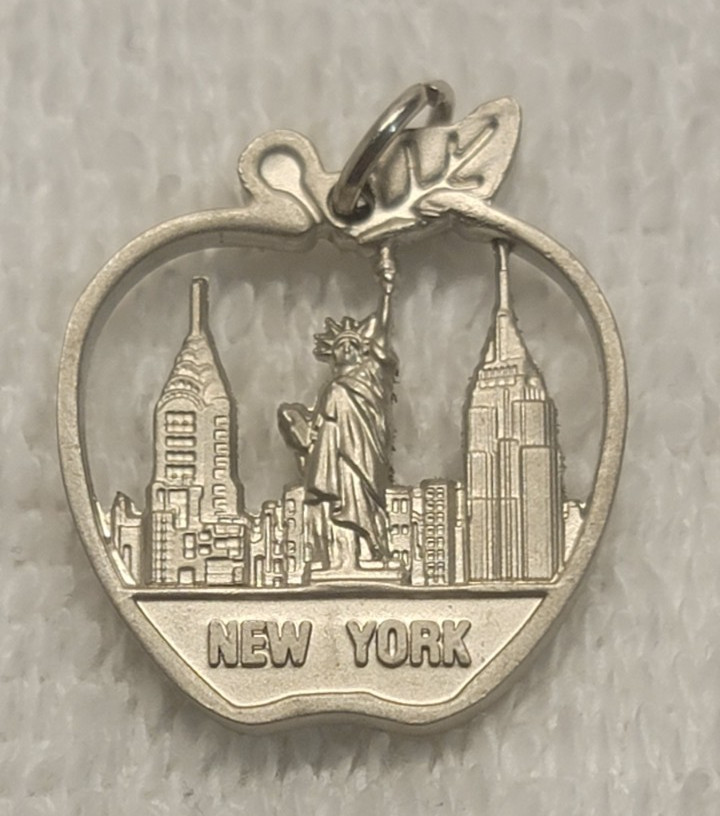 New York NYC Skyline Statue of Liberty Souvenir Keychain Charm Pendant