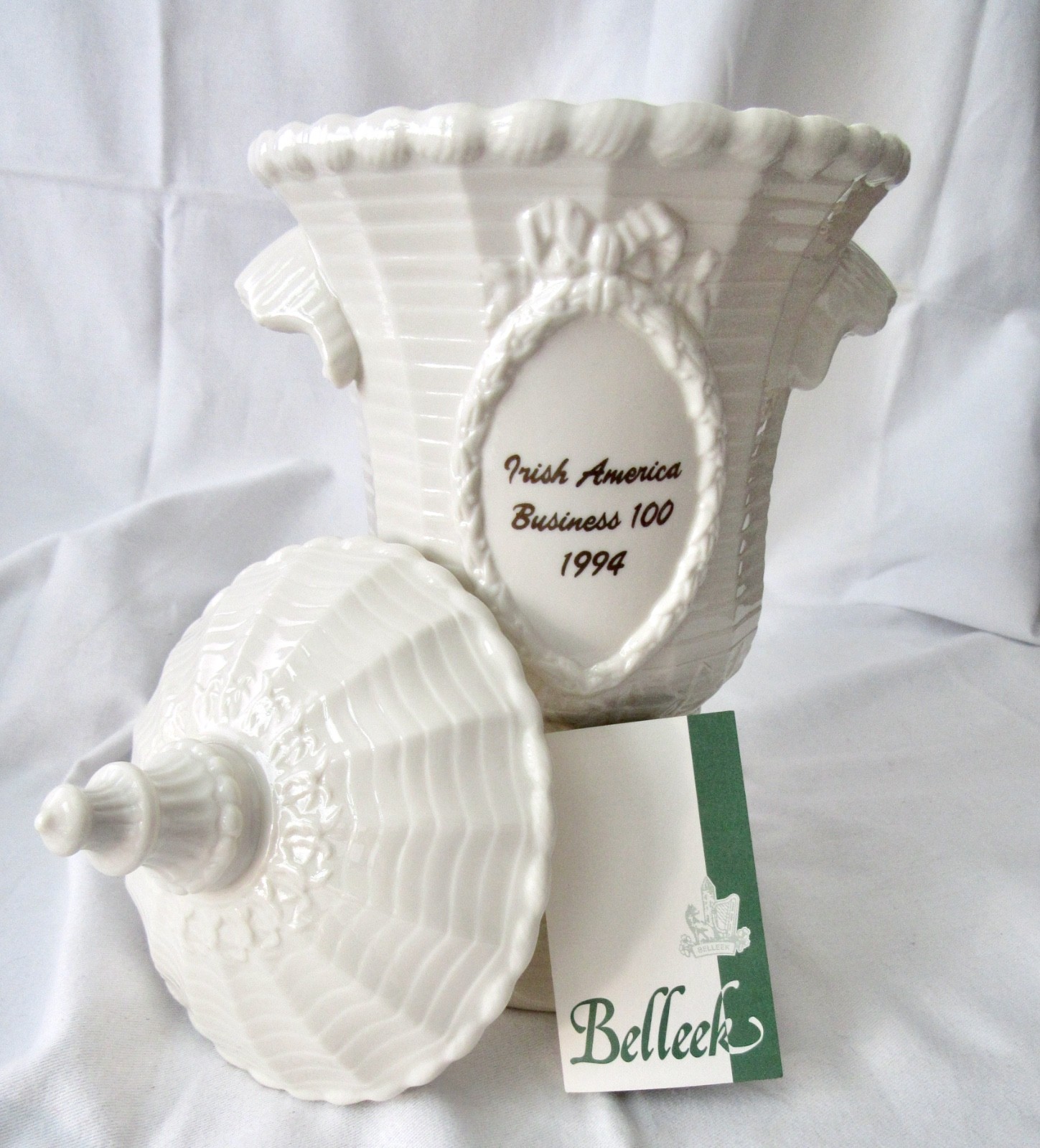 Belleek Ireland 1994 Irish America Business 100 Lidded Urn Trophy 12″ Pristine