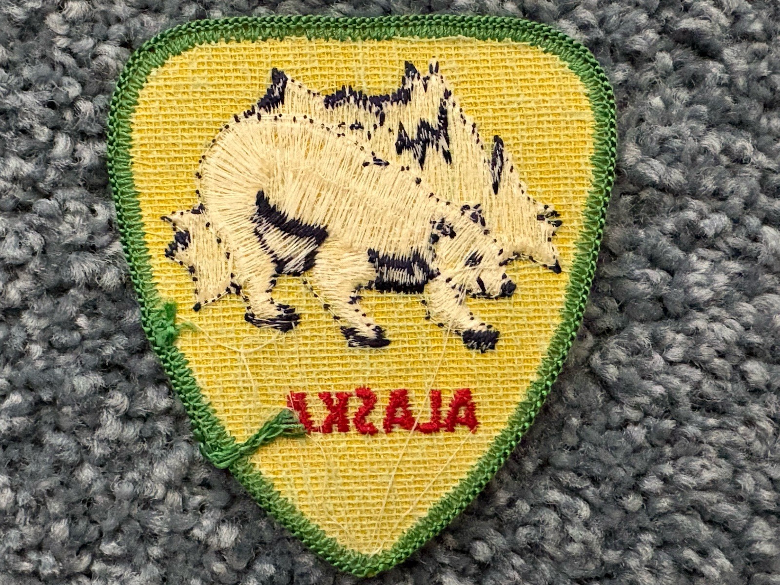 Lot of 3 UNUSED Vintage Travel / Souvenir Patches ALASKA IOWA OREGON hat jacket