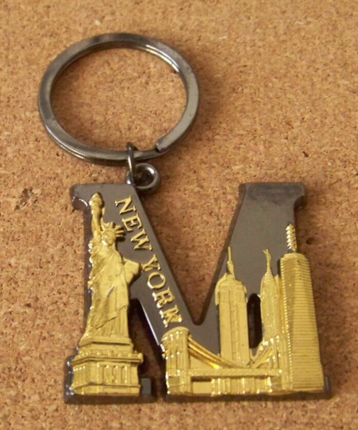New York ( City ) metal key ring Statue of Liberty & skyline 3″ long c43374