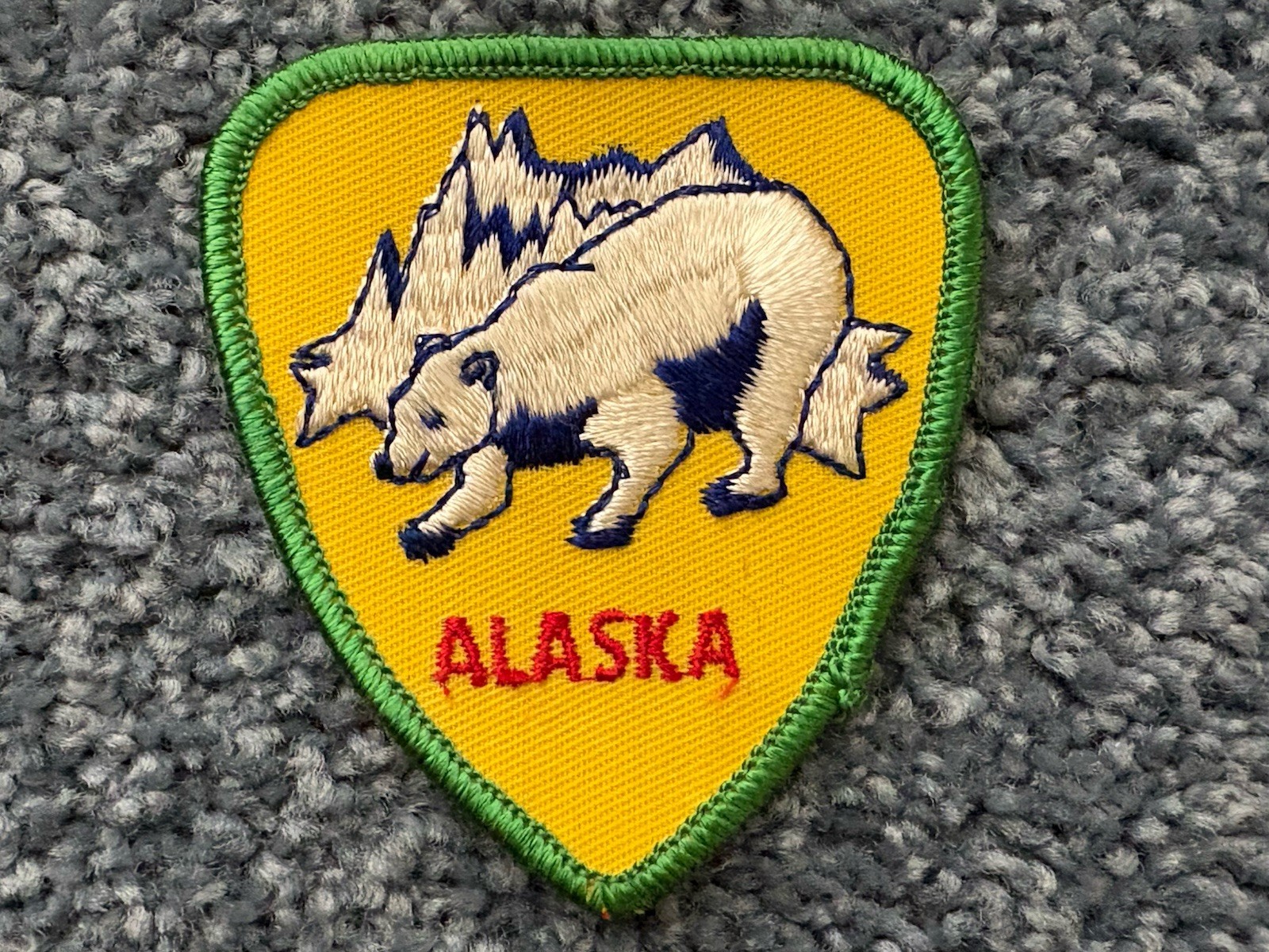 Lot of 3 UNUSED Vintage Travel / Souvenir Patches ALASKA IOWA OREGON hat jacket