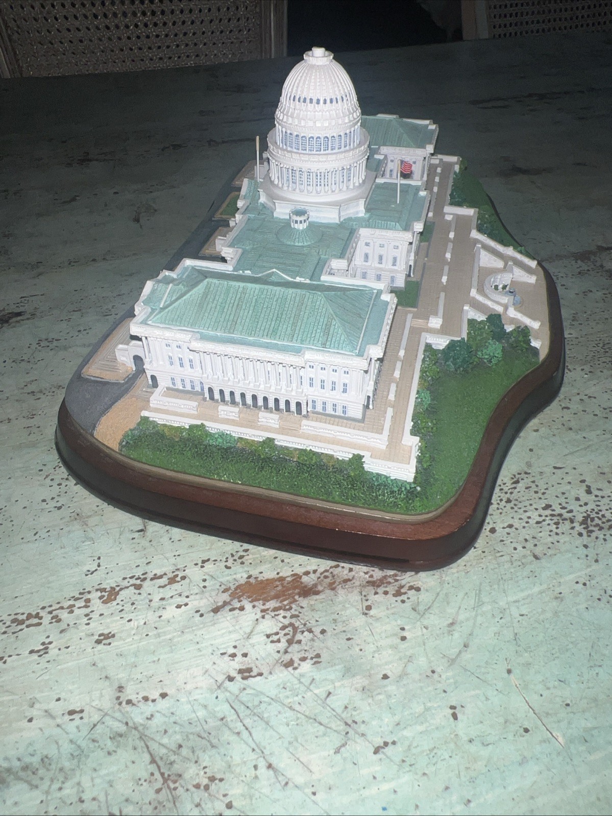 The Danbury Mint U.S. Capitol Great Buildings Sculpture 8 x 11″