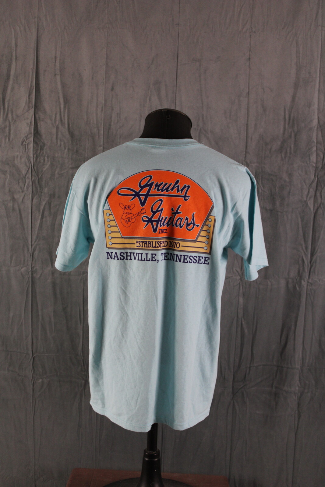 Graphic T-shirt – Gruhn Guitars Nashville – Men’s Large