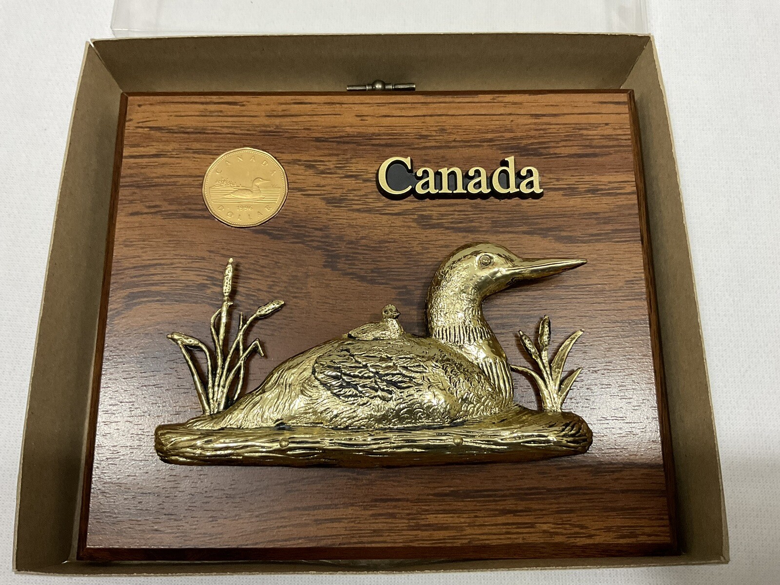 WALL PLAQUE CANADA 1996 Uncirculated Dollar Coin & 3D Duck souvenir on wood