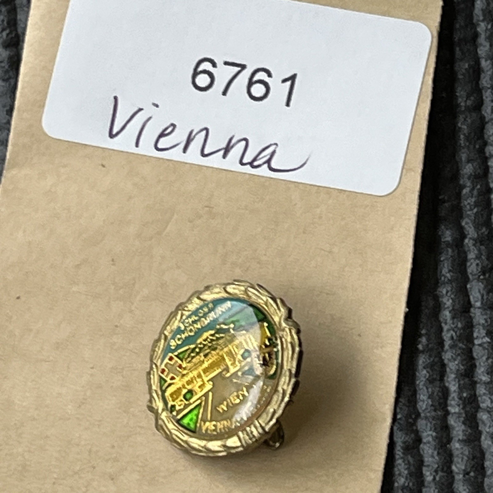 Vtg Vienna Austria Lapel Pin Schloss Schönbrunn P6761