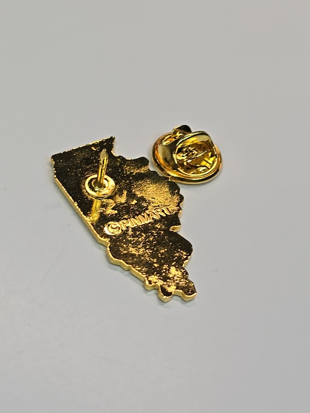 Illinois Travel Souvenir Lapel Pin Map Shape