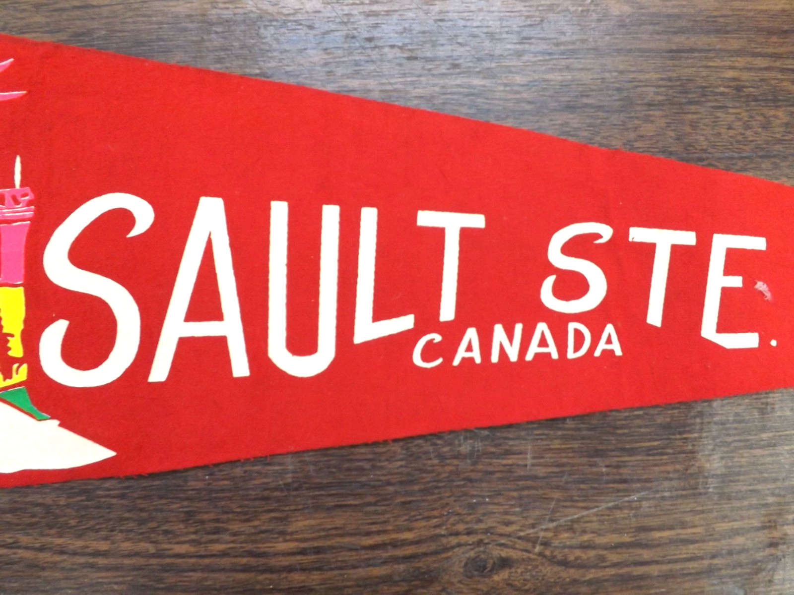VINTAGE 1960s SAULT STE. MARIE CANADA PENNANT PRETTY BANNER 24″ SOO LOCKS