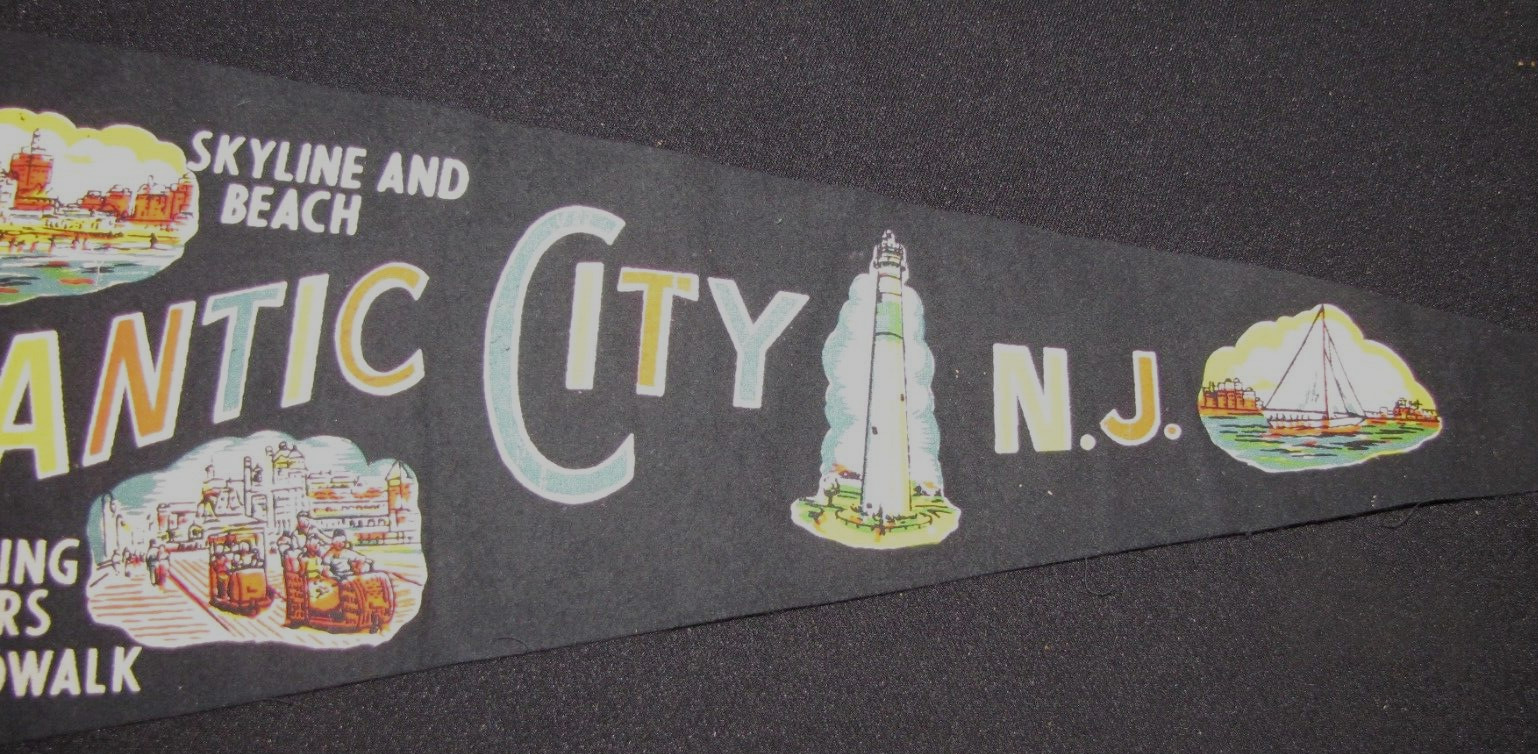 Atlantic City New Jersey vintage felt pennant w/Steel Pier, Beach, etc. 27″x 9″
