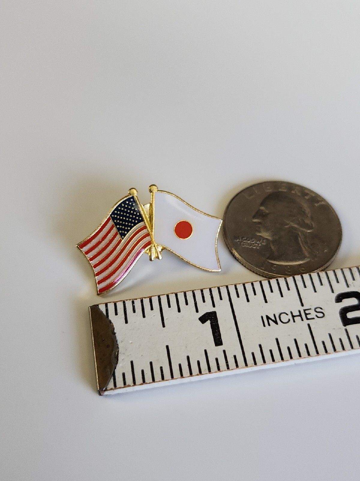 United States & Japan Friendship Crossed Flags Lapel Pin