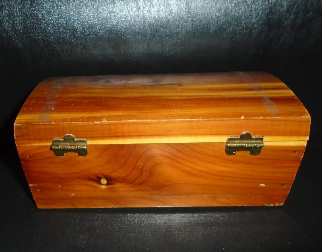 VINTAGE SOUVENIR SMALL WOODEN CEDAR BOX DENVER, COLORADO