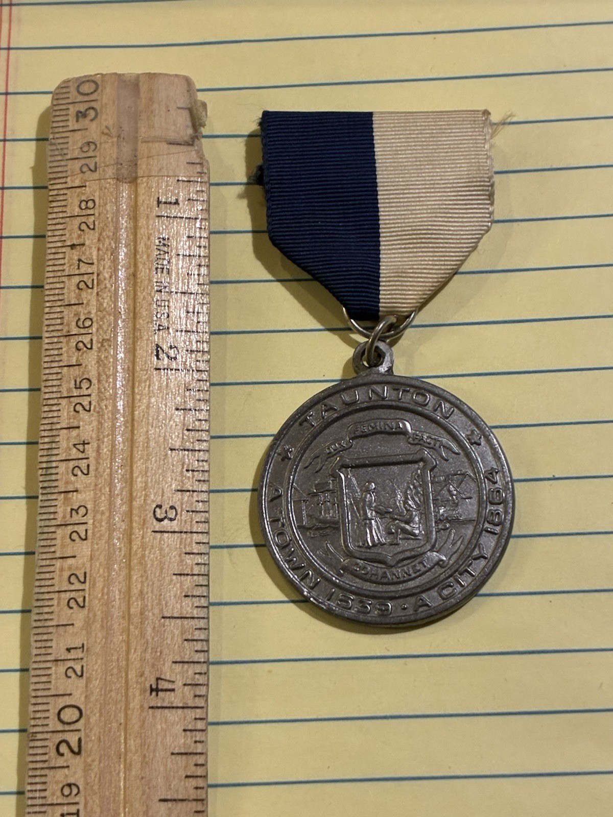 1976 BICENTENNIAL MEDAL TAUNTON MASSACHUSETTS -LIBERTY & UNION FLAG FIRST RAISED