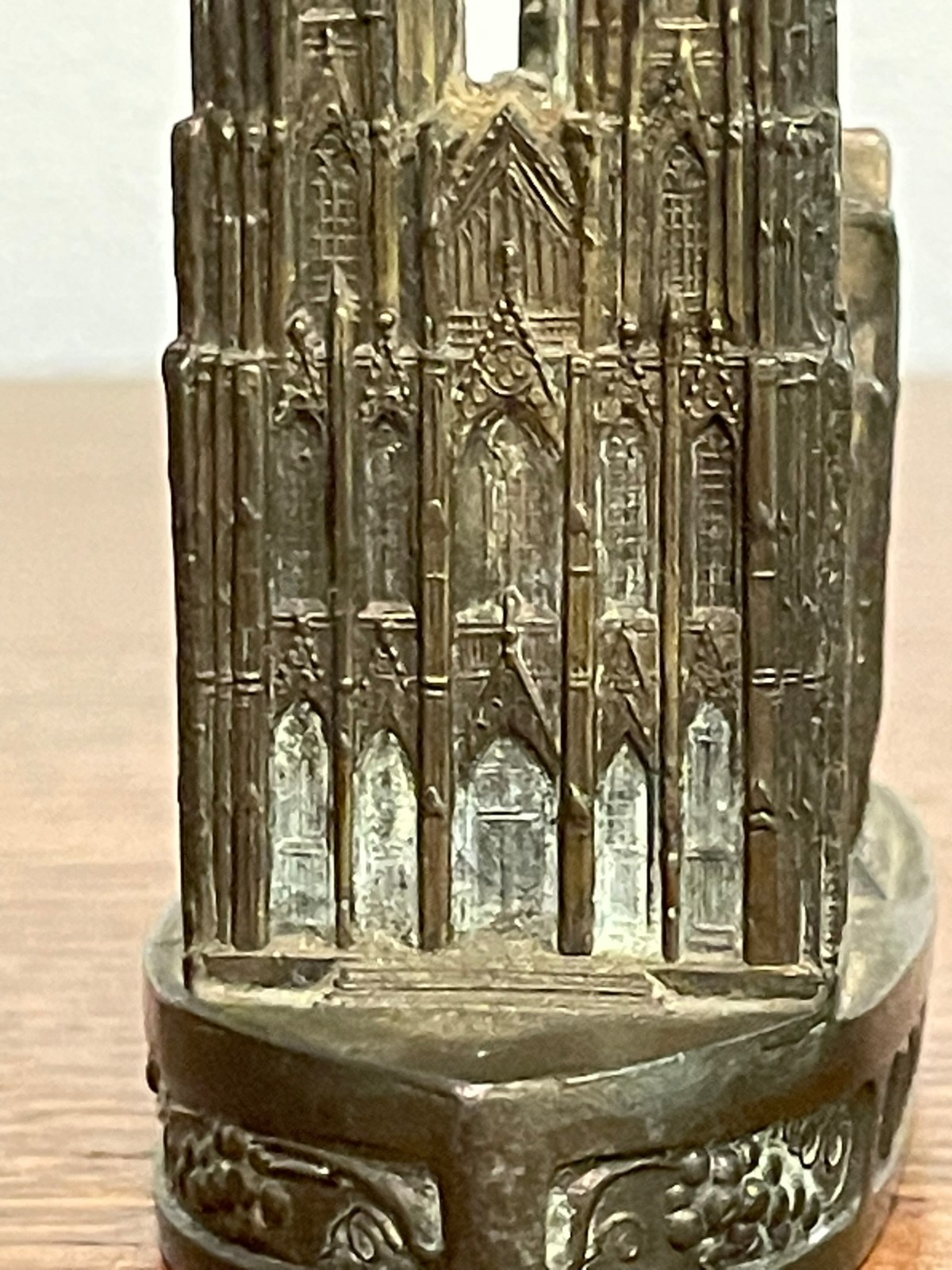 Vintage Dom-Köln Cologne Cathedral Bronze Tone Metal Souvenir Figurine Germany