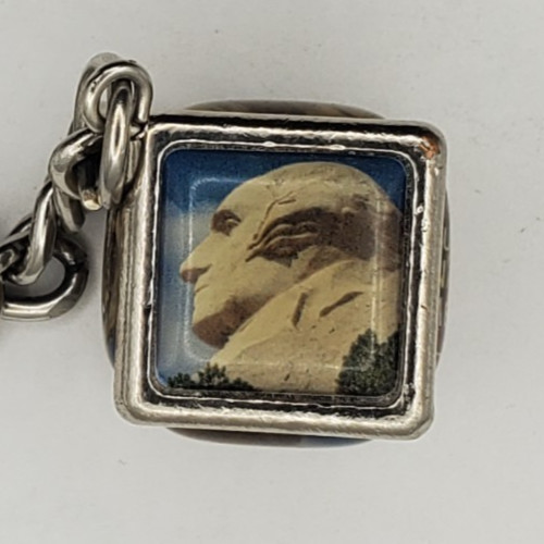 Mount Rushmore South Dakota Souvenir Metal Dice Keychain Keyring with Claw