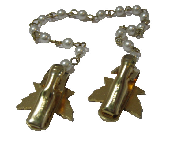 SOUVENIR ENAMEL MAPLE LEAF COLORFUL SWEATER GUARD CLIPS CANADA FREDERICKTON