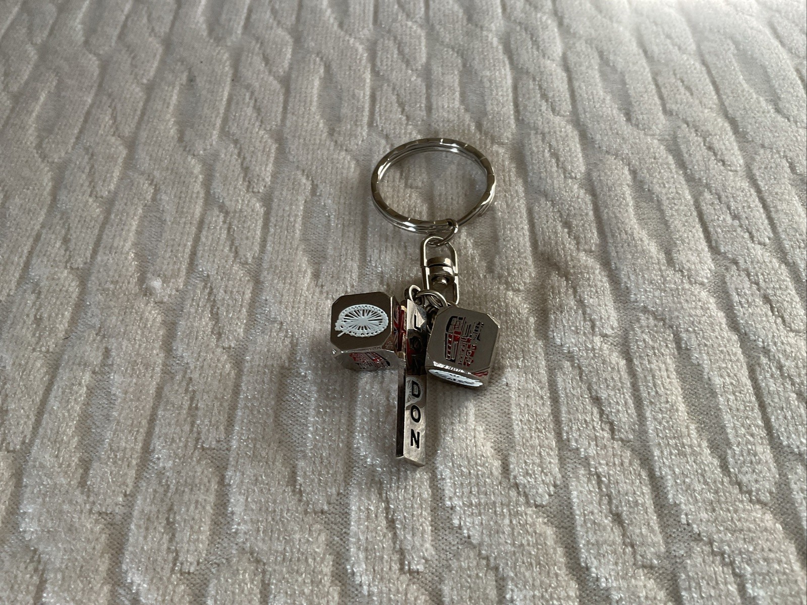 London UK Keychain with 2 cubes & London sign figures 1.5 x 1.5” NEW