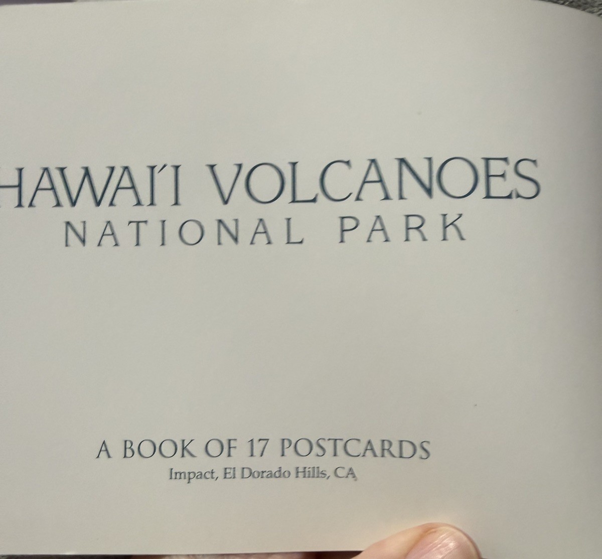 26 UNUSED Hawaii Postcards 17 in Volcano Book +9 in Nat’l Park sleeve