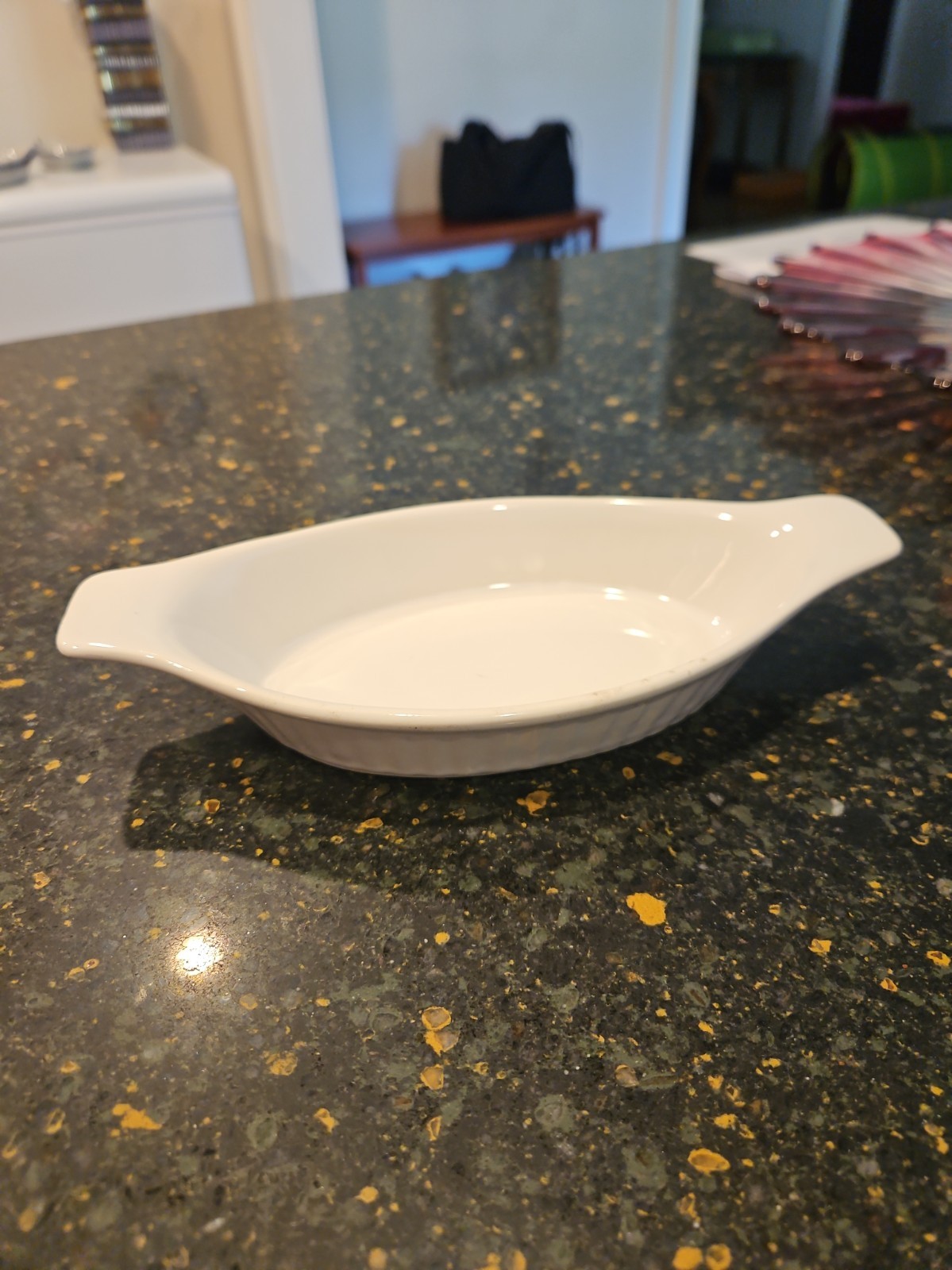“OVEN PROOF” MADE IN JAPAN OVAL 9″ SERVING DISH White No Speckle Stone Ware